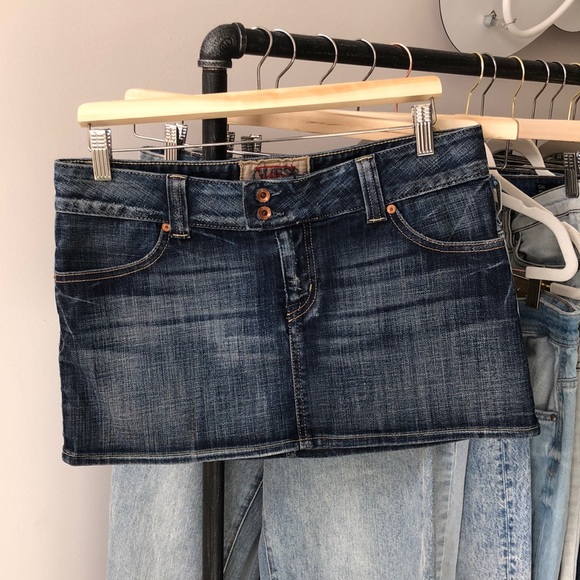 Y2K Guess Mini Skirt - Picture 3 of 6